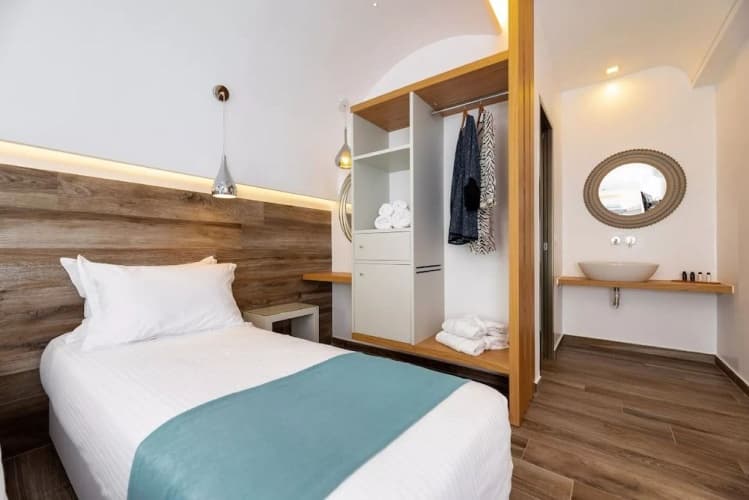 Deluxe Hotel Santorini 5