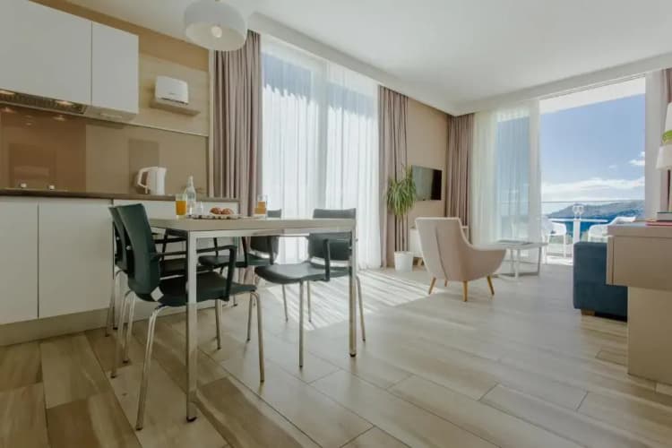 Romana Beach Apartments 3