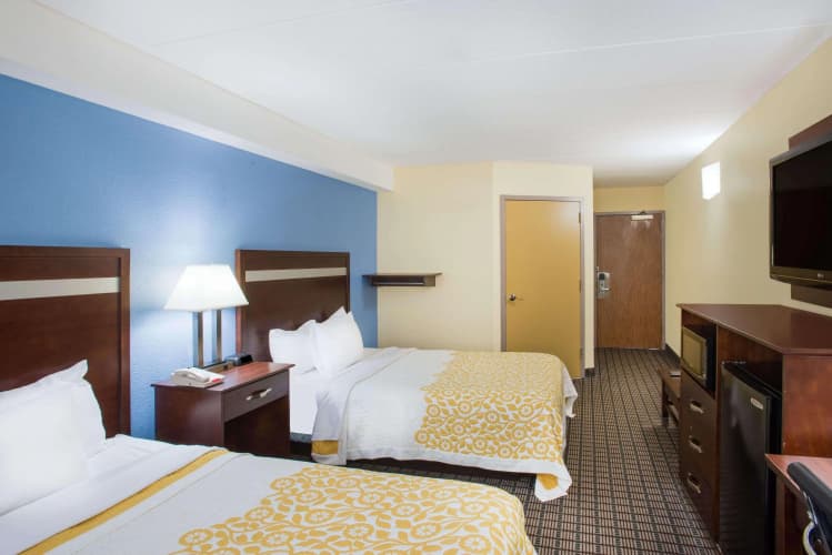 Days Inn By Wyndham New Haven 3