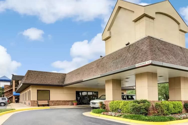 Suburban Studios Tysons Corner 3
