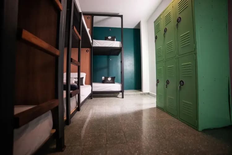 Santurcia Hostel - Adults Only 5