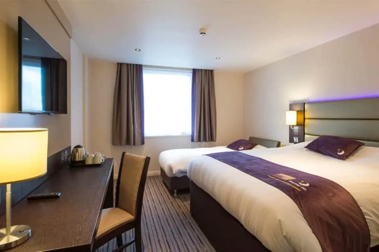Premier Inn Glasgow (Bellshill) 4