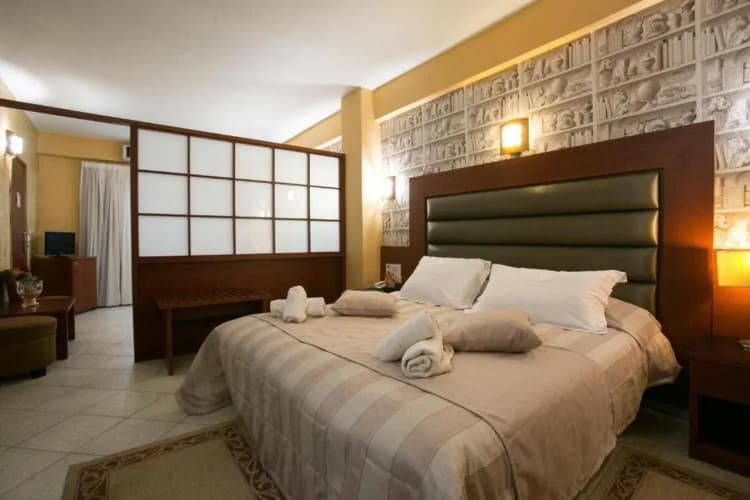 Life Hotel 3