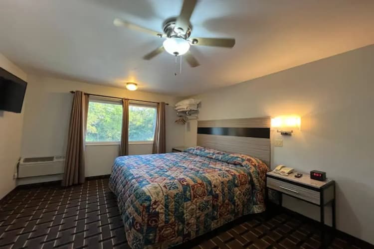 Deluxe Inn Nebraska City 5