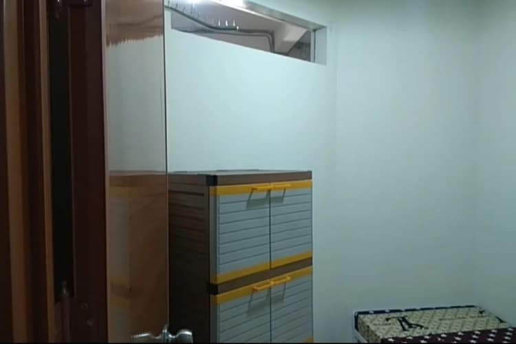 Eiffel Residence Cideng 3