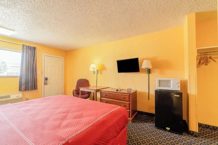 OYO Budget Inn Falfurrias Hwy 281 4