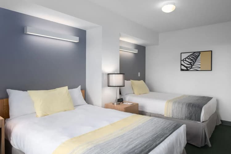 YWCA Hotel Vancouver 4