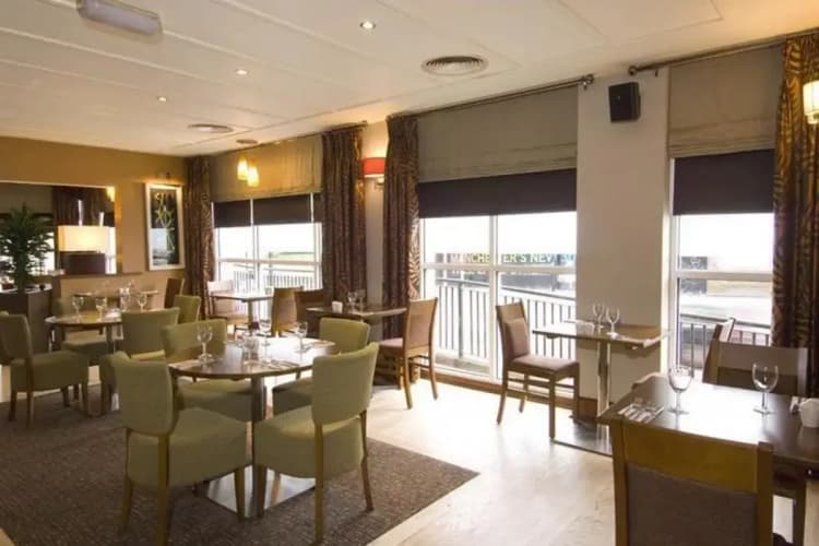 Premier Inn Manchester City Centre Deansgate Locks 4
