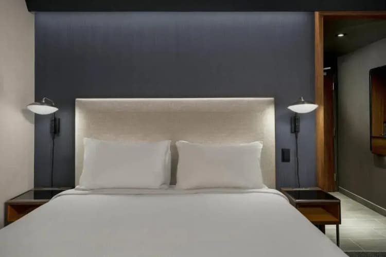 Courtyard By Marriott Montreal Laval 4