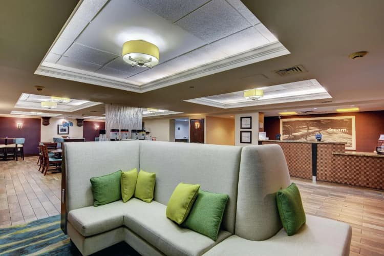 Hampton Inn Portsmouth Central 3