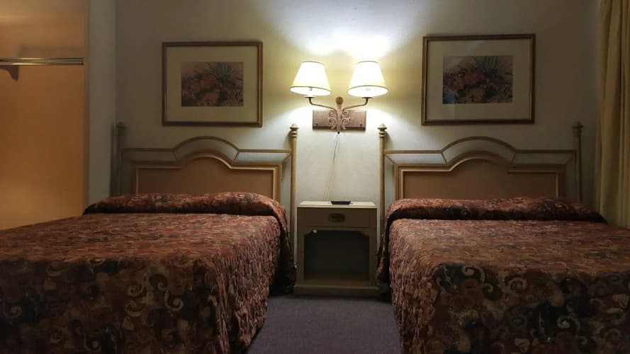 Oyo Historic Cameron Hotel Brownsville I-69E 5