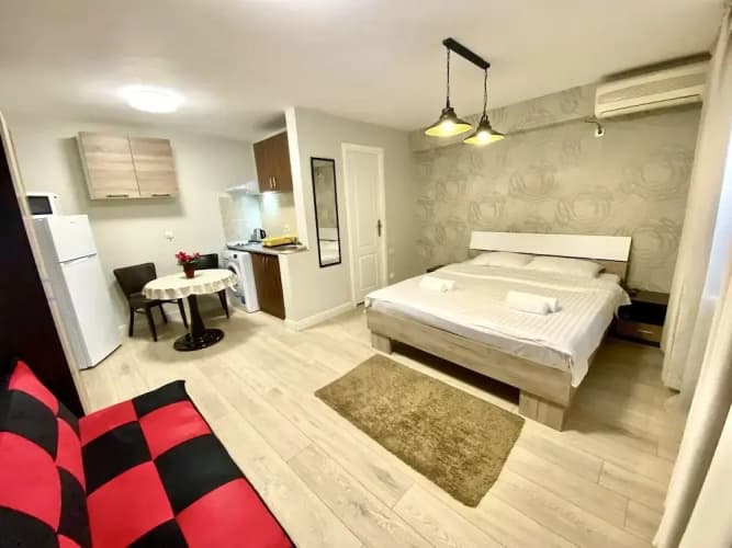 Downtown Victoria Studios by CityBookings 2