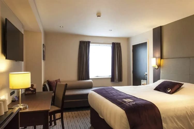 Premier Inn Glasgow (Bellshill) 3