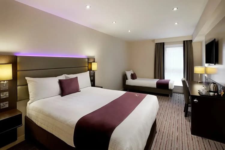 Premier Inn  Oxford Cowley 4