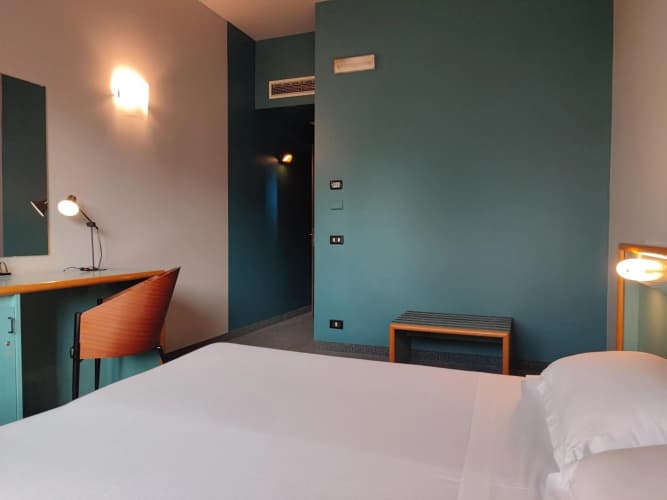 Stay Hotel 4