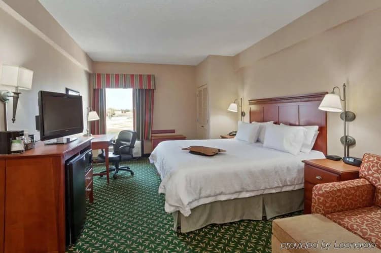 Hampton Inn Joplin 4