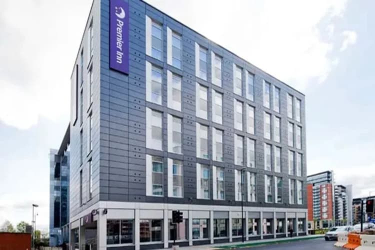 Premier Inn Leeds City Centre (Whitehall Road) 2