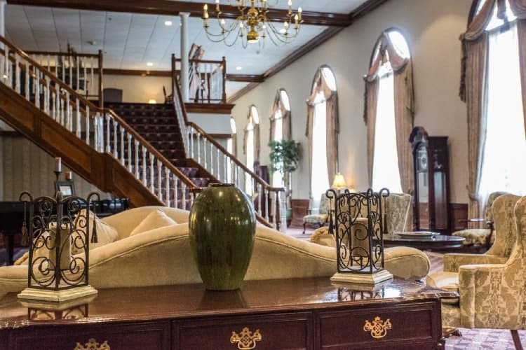 The Colonial Hotel 3