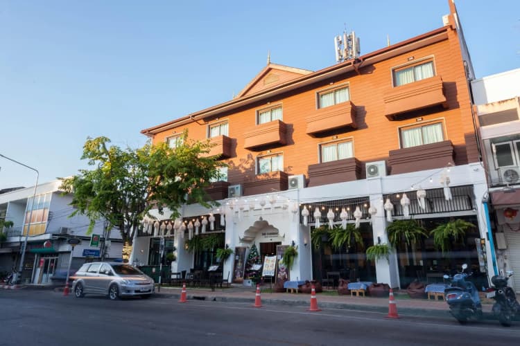 The Experience walking street Chiangmai main