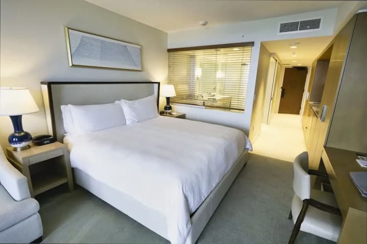 Real Select at the Ritz Carlton Residences, Waikiki Beach 5