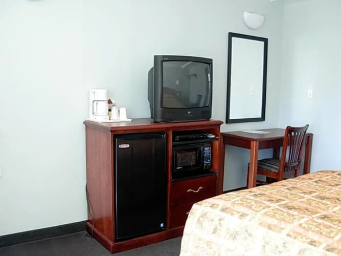 Economy Inn 4