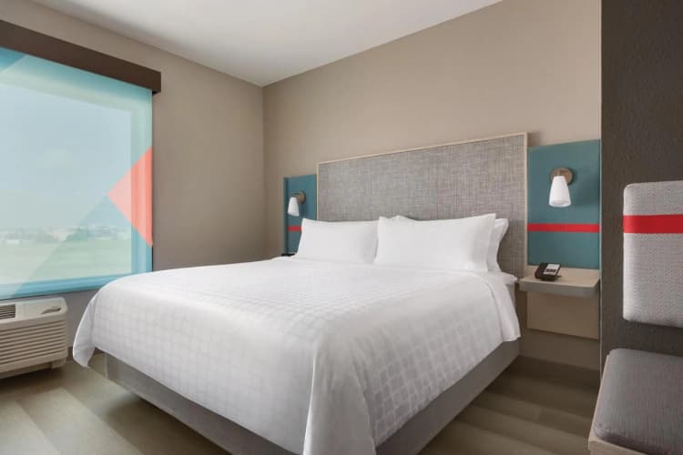 avid hotel Auburn - University Area main