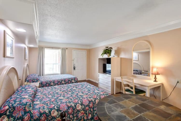 Edgewater Inn 2