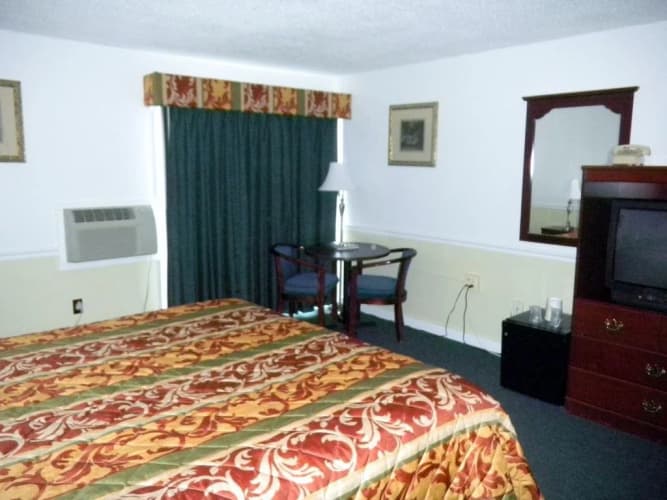 Yankee Clipper Motor Inn 3