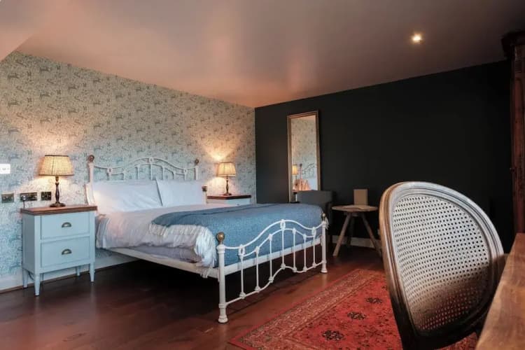 Pilgrim Inn 5