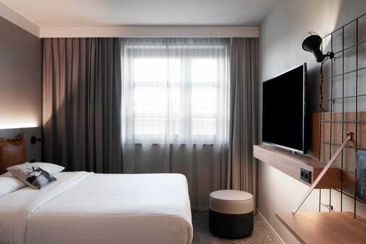 Moxy Cologne Bonn Airport 4