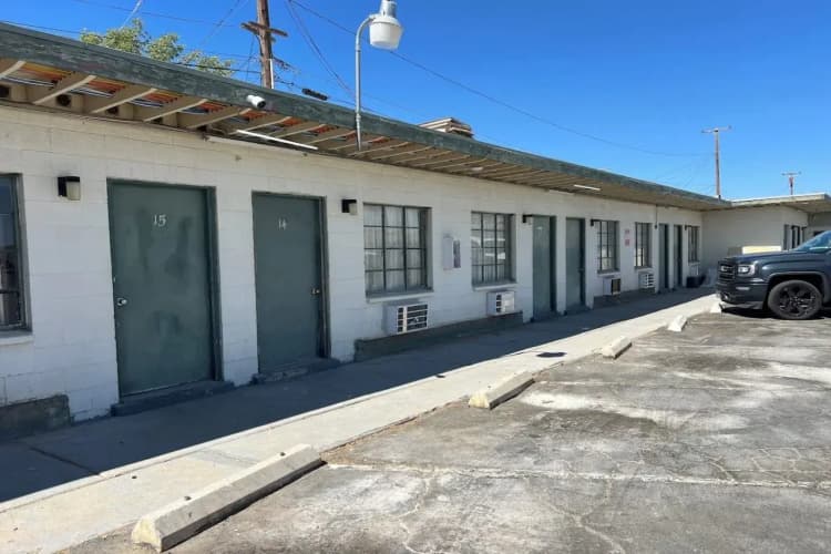 Carl's Motel 2