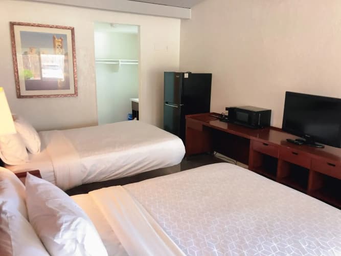 Super 8 by Wyndham San Jose Airport 3