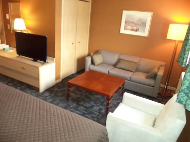 Lakeside Motor Inn 5