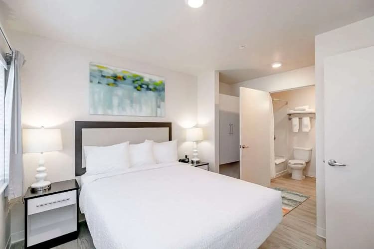 Soka Suites Dallas - Las Colinas 5