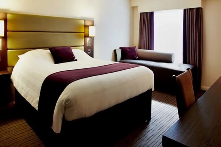 Premier Inn Poole Centre (Holes Bay) 4