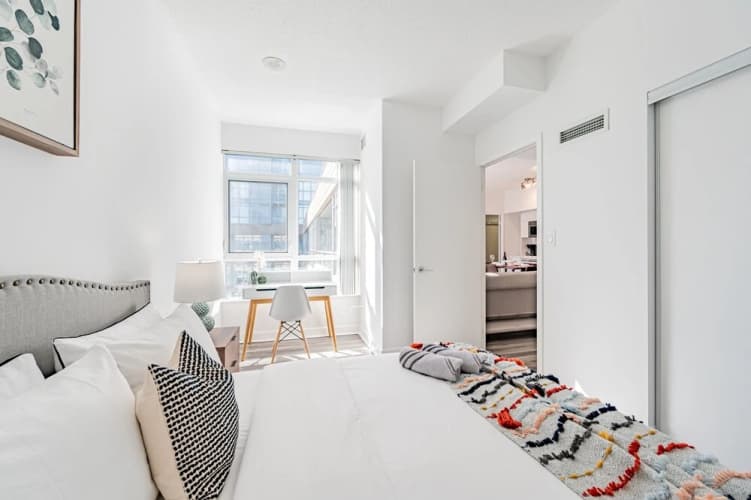 Rs Boutique Suites City Place 5