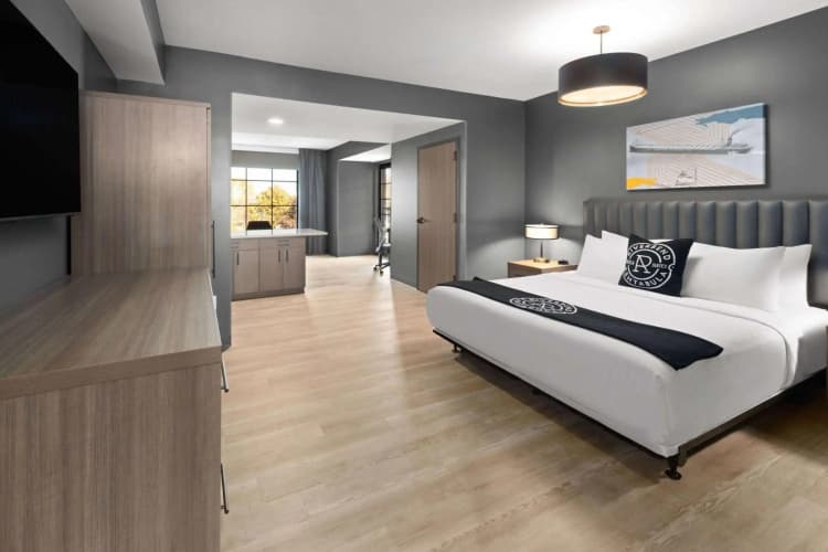 Riverbend Hotel and Suites, Trademark Collection by Wyndham 4