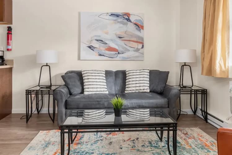 Beverly Garden Suites 4