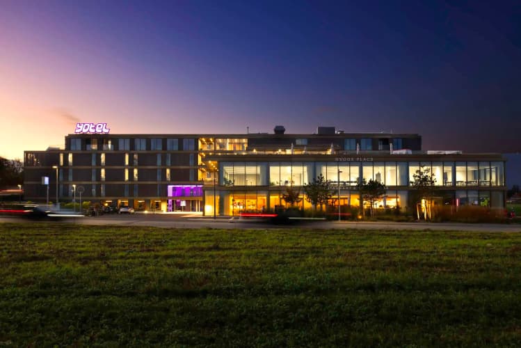 Yotel Geneva Lake 2