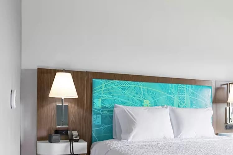 Hampton Inn Saline 4