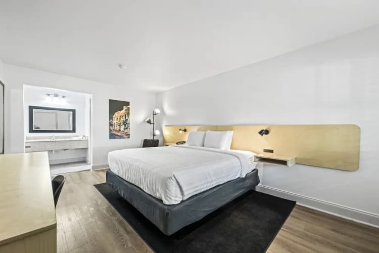 Creekside Lands Inn 3