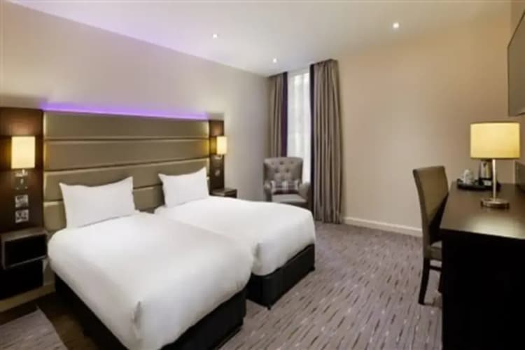 Premier Inn Cheltenham Town Centre 5