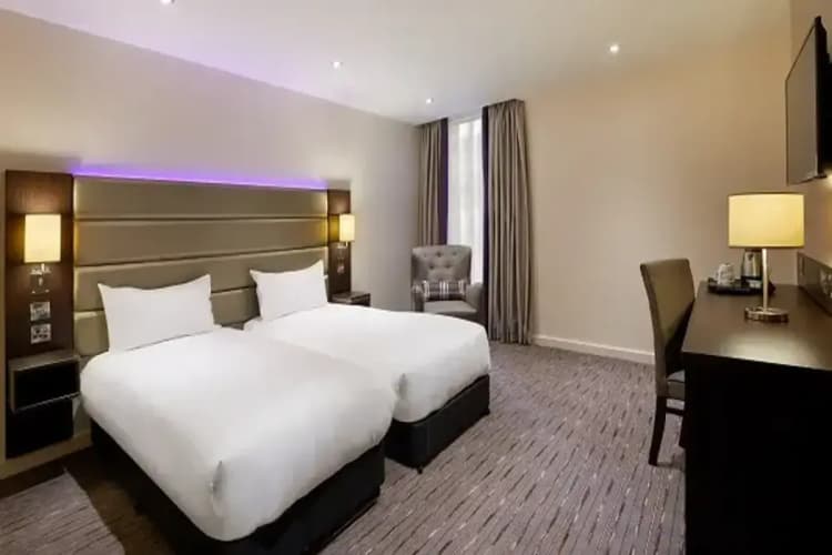 Premier Inn Southampton West 5