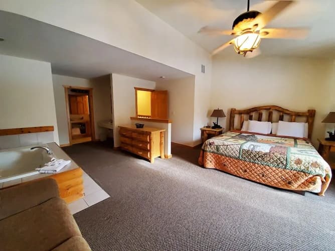 Grand Bear Resort At Starved Rock main