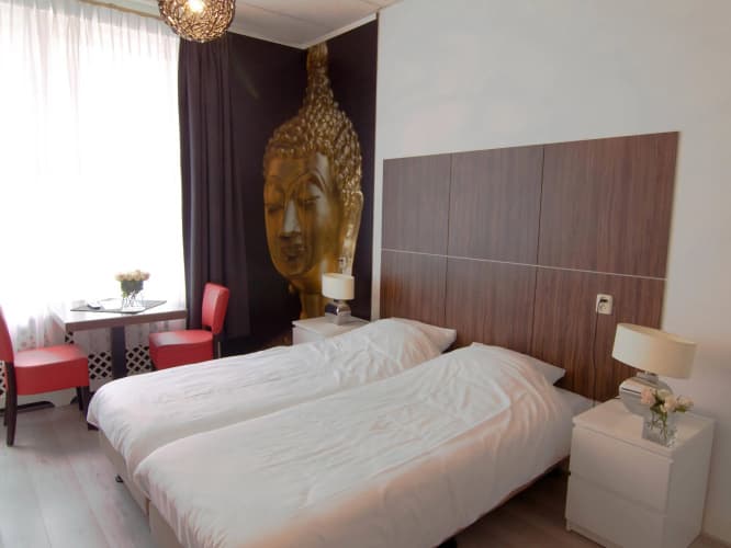 City Hotel 3