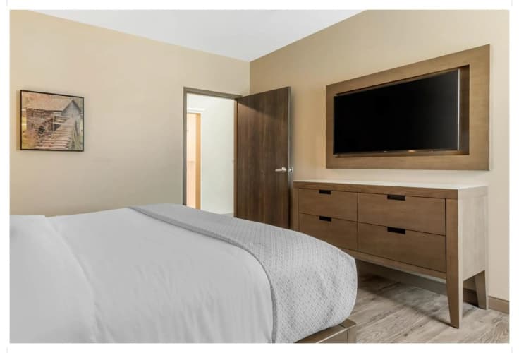 Cambria Hotel Nashville Airport 4
