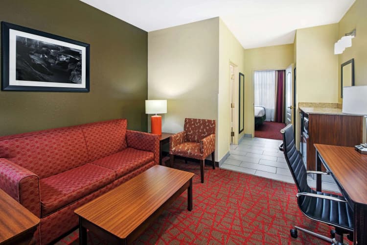 La Quinta Inn & Suites by Wyndham Oxford - Anniston 4