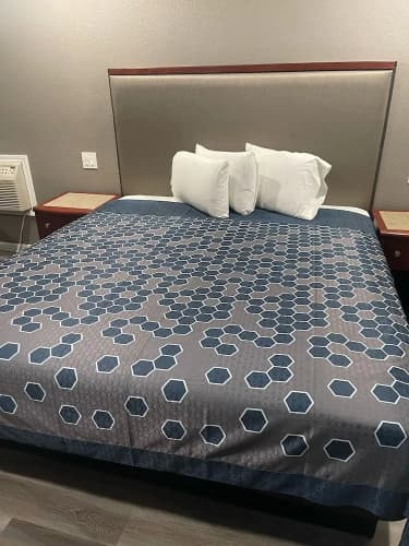 Royal Motel Tracy Llc 4