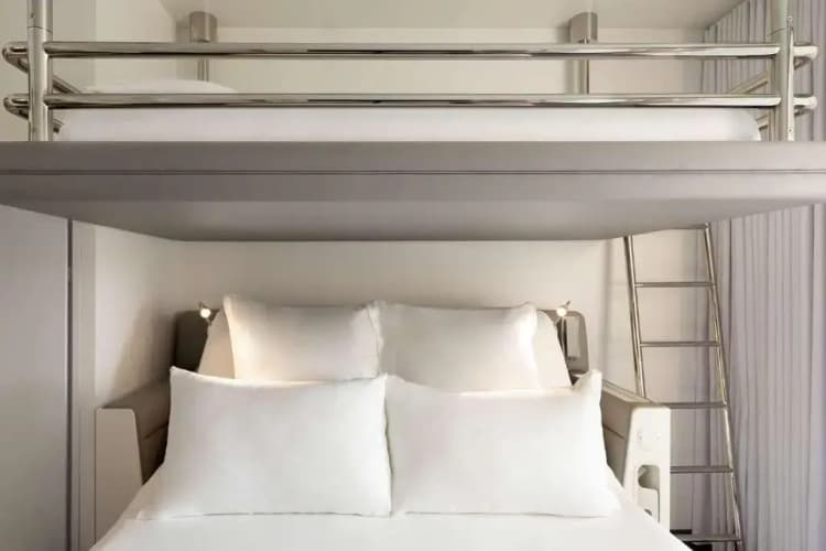 Yotel Geneva Lake 3