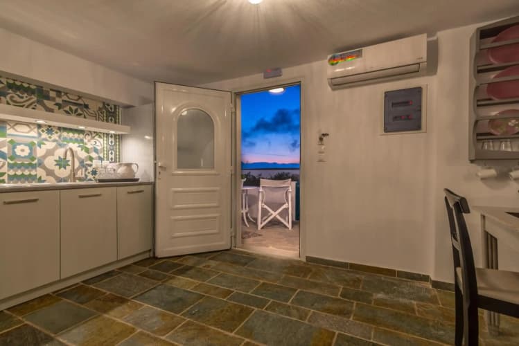 Eiriana Luxury Suites 5